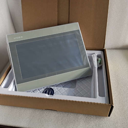 昆仑通态TPC1061HN触摸屏，成色如图，带包装，，功议价也可维修