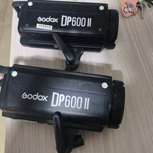 神牛闪光灯DP600二代，裸机，成色一般，单价哦议价也可维修