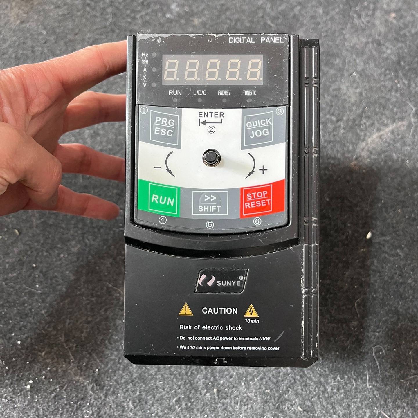 SUNYE日业变频器CM530H-41R5GB/2R2P议价 维修！！！