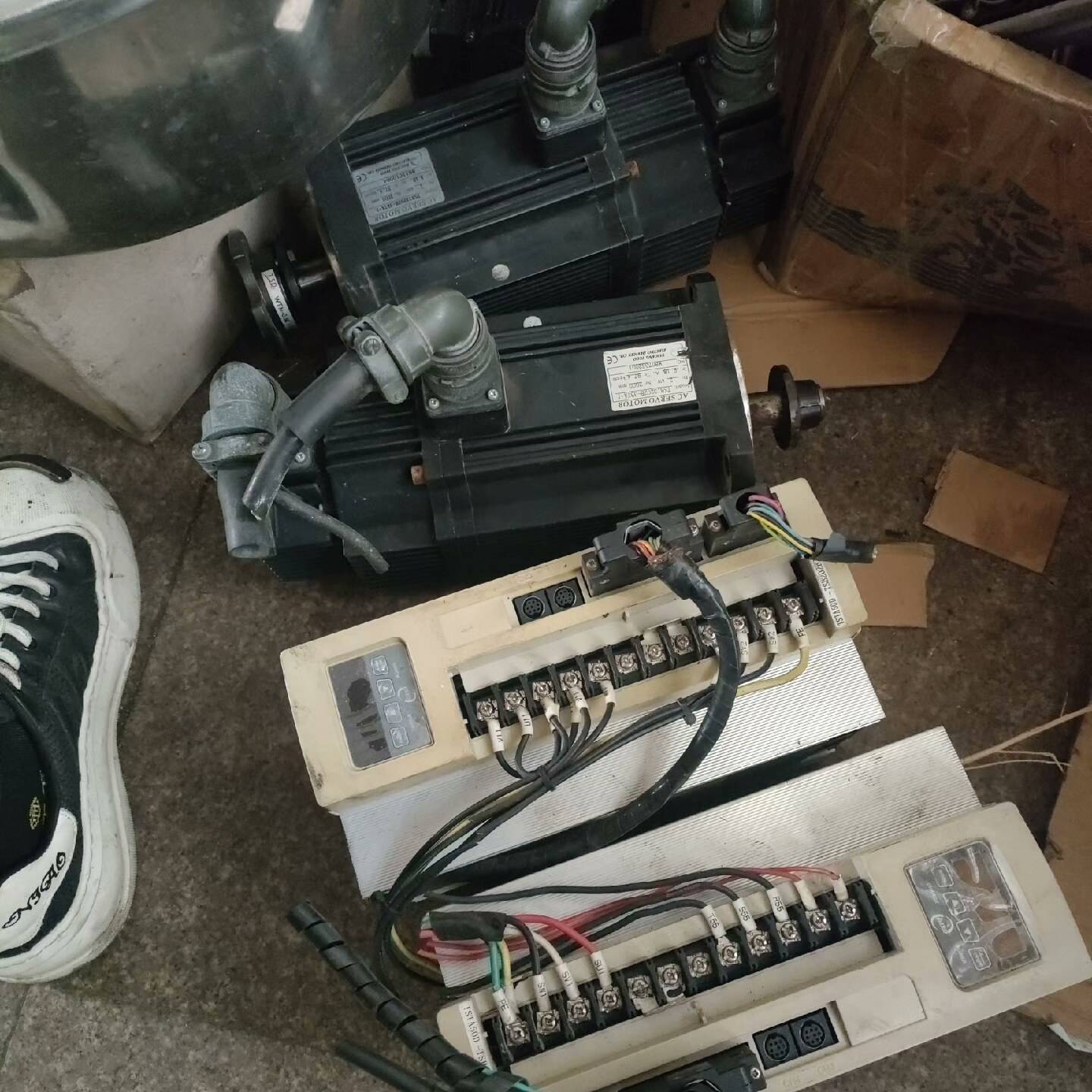 东元2KW伺服驱动器电机TSTA 50D议价 维修！！！