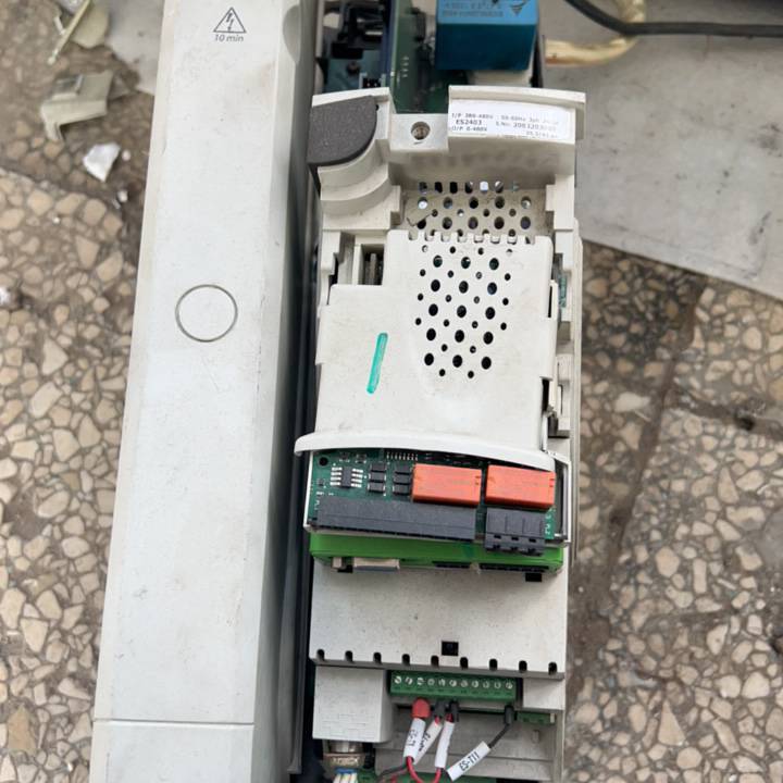 爱默生变频器 ES2403 ES2401ES2402议价 维修！！！