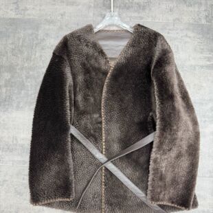 2025冬高端拉贡皮毛一体皮草外套女中长款简约V领收腰羊羔毛风衣