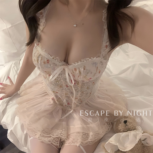 爱的初体验 小胸聚拢胸垫纯欲碎花吊带马甲裙qqny睡衣 趁夜出逃