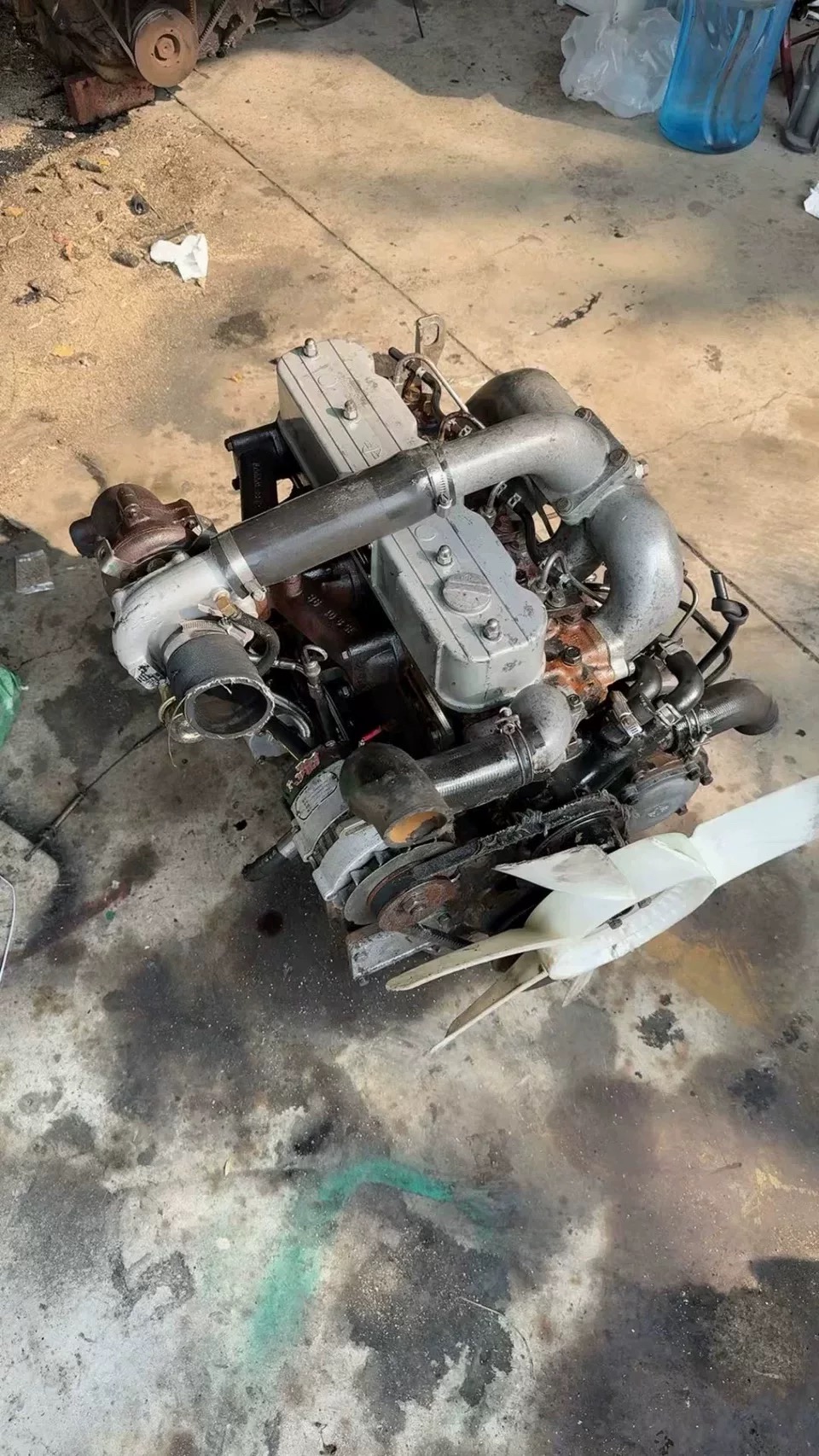 常柴4G33收割机发动机