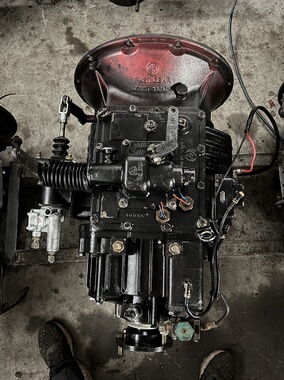 法士特小八档变速箱 8JS75C快箱