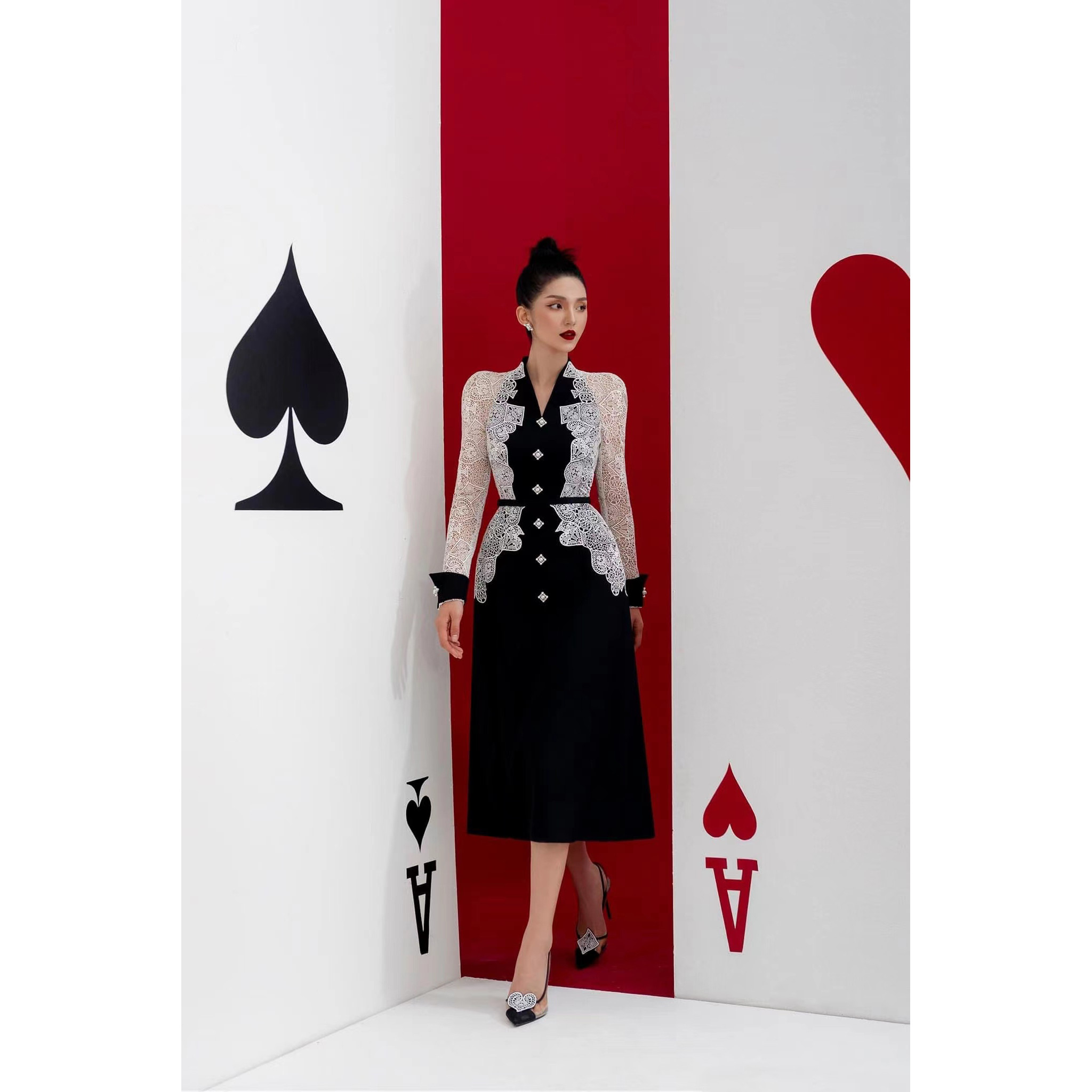 拼色蕾丝修身长袖名媛高端连衣裙