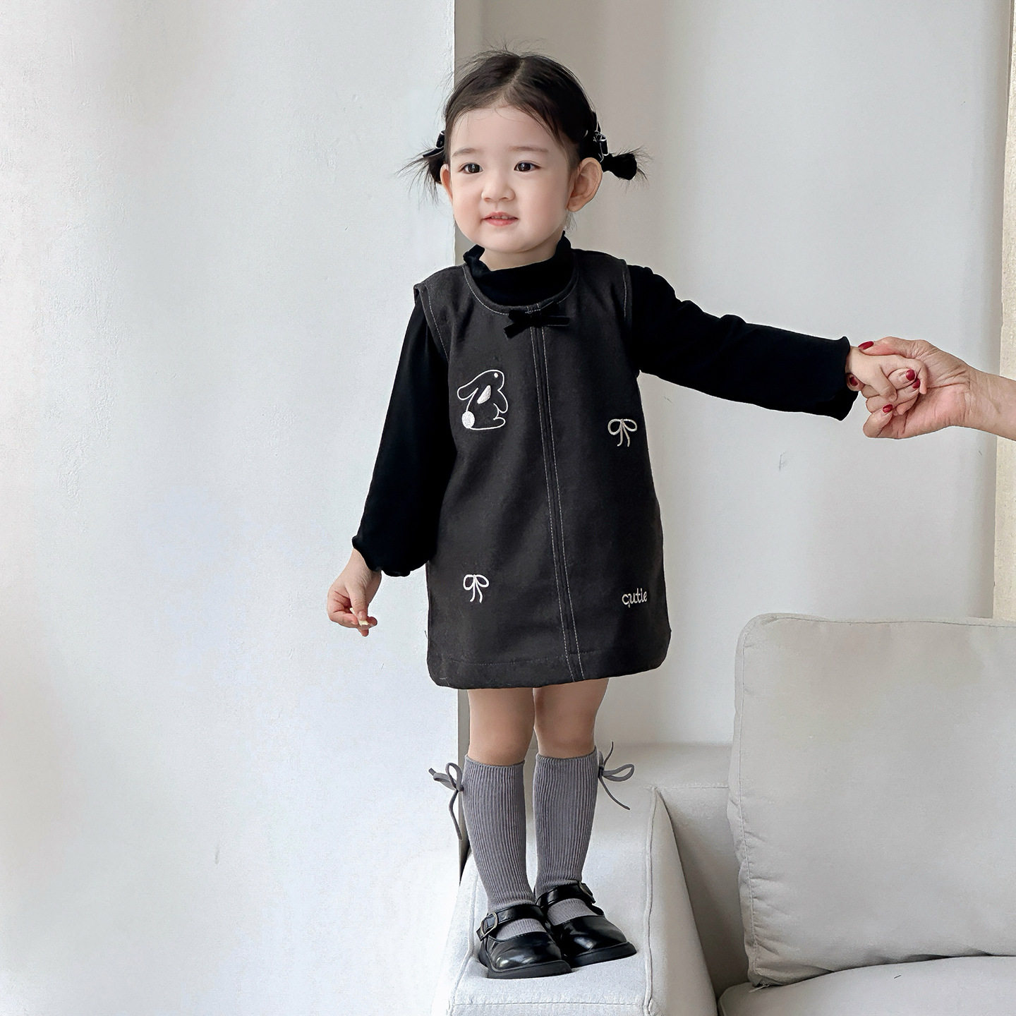 点兮2025秋季新款婴幼儿呢子刺绣背心裙套装女宝裙子打底衫两件套