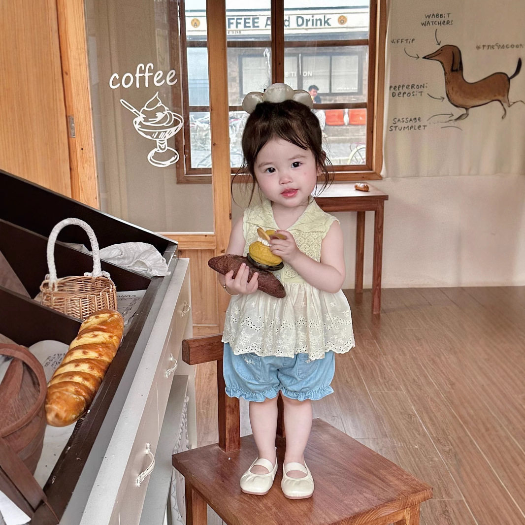 Cutemily夏女婴童翻领针织上衣女宝棉质镂空刺绣花边撞色薄款背心