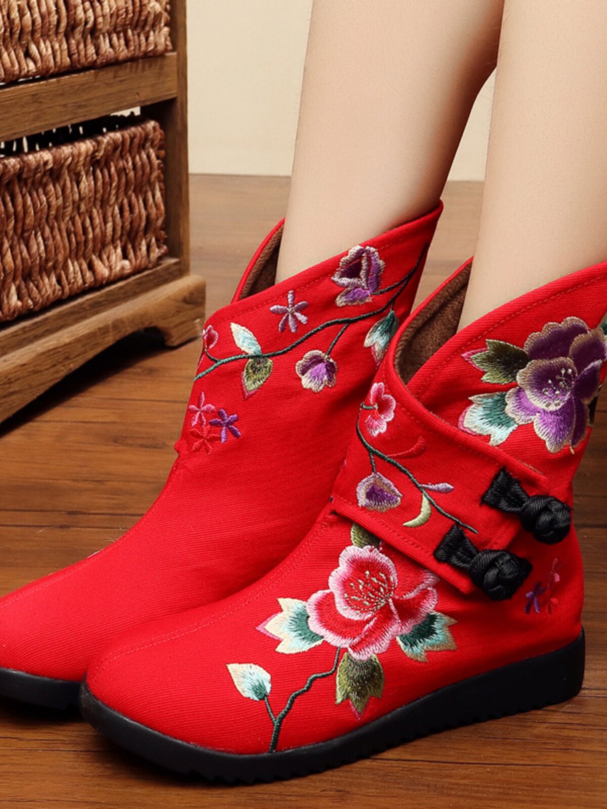 CHINESE STYLE EMBROIDERED COTTON BOOTS LOW HEEL OLD BEIJING CLOTH SHOES FLAT BOOTS ETHNIC STYLE VELVET WARM WOMENS CLOTH BOOTS AUTUMN AND WINTER
