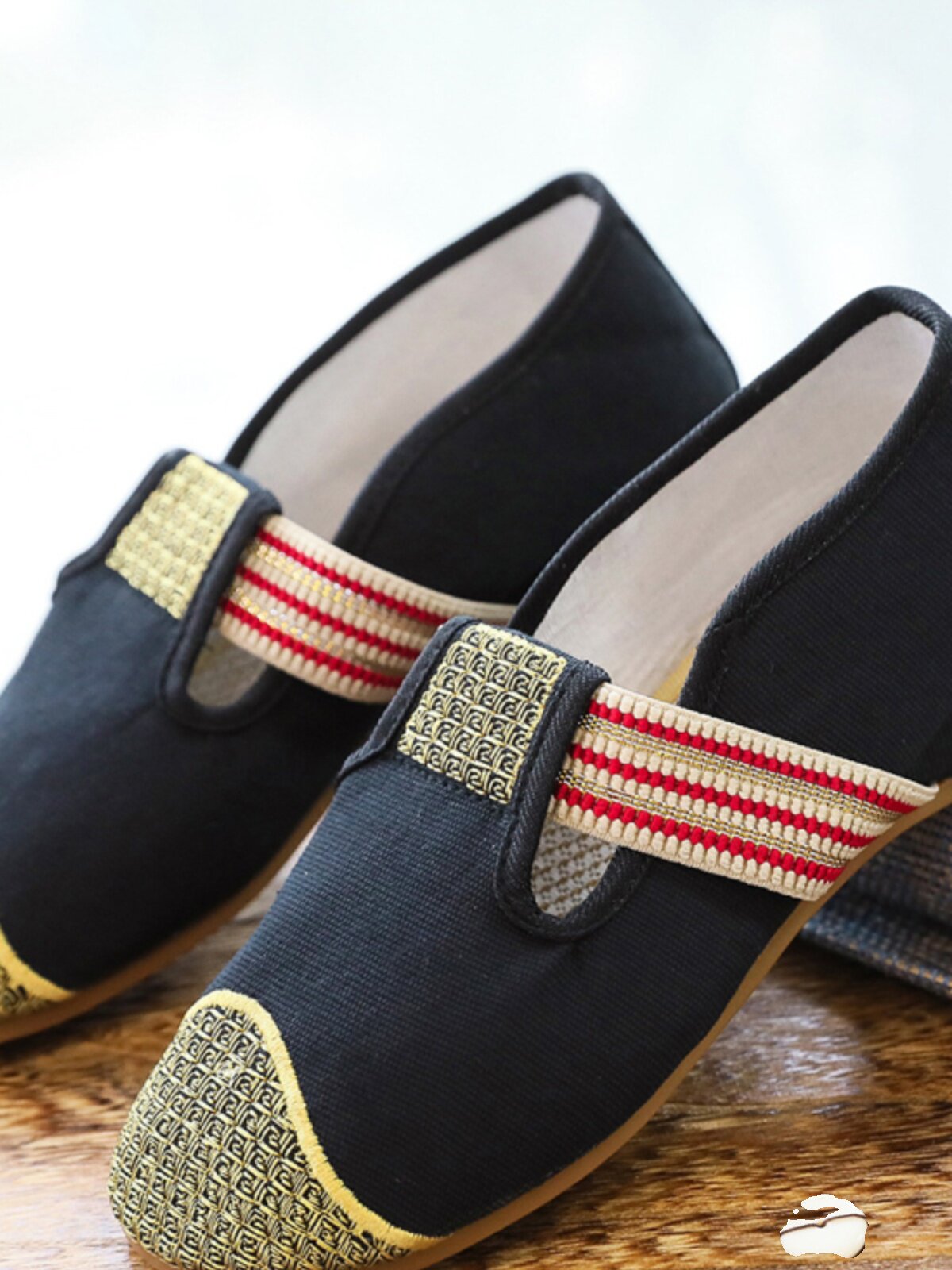 OLD BEIJING ELASTIC BAND EMBROIDERED SHOES SQUARE DANCE GRID BREATHABLE WOMENS CLOTH SHOES NATIONAL STYLE LOW-HEELED TENDON BOTTOM WOMENS SHOES