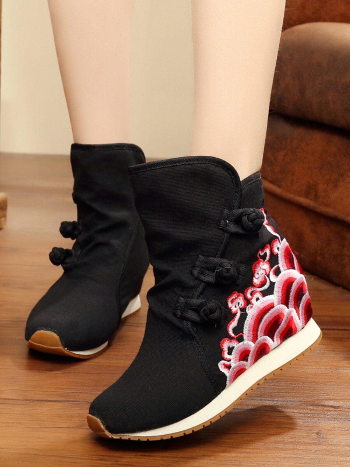 OLD BEIJING CLOTH SHOES EMBROIDERED SHOES ETHNIC STYLE WOMENS BOOTS AUTUMN AND WINTER WARM AND FLEECE COTTON BOOTS SHORT BOOTS INNER HEIGHTENED CLOTH BOOTS SINGLE BOOTS