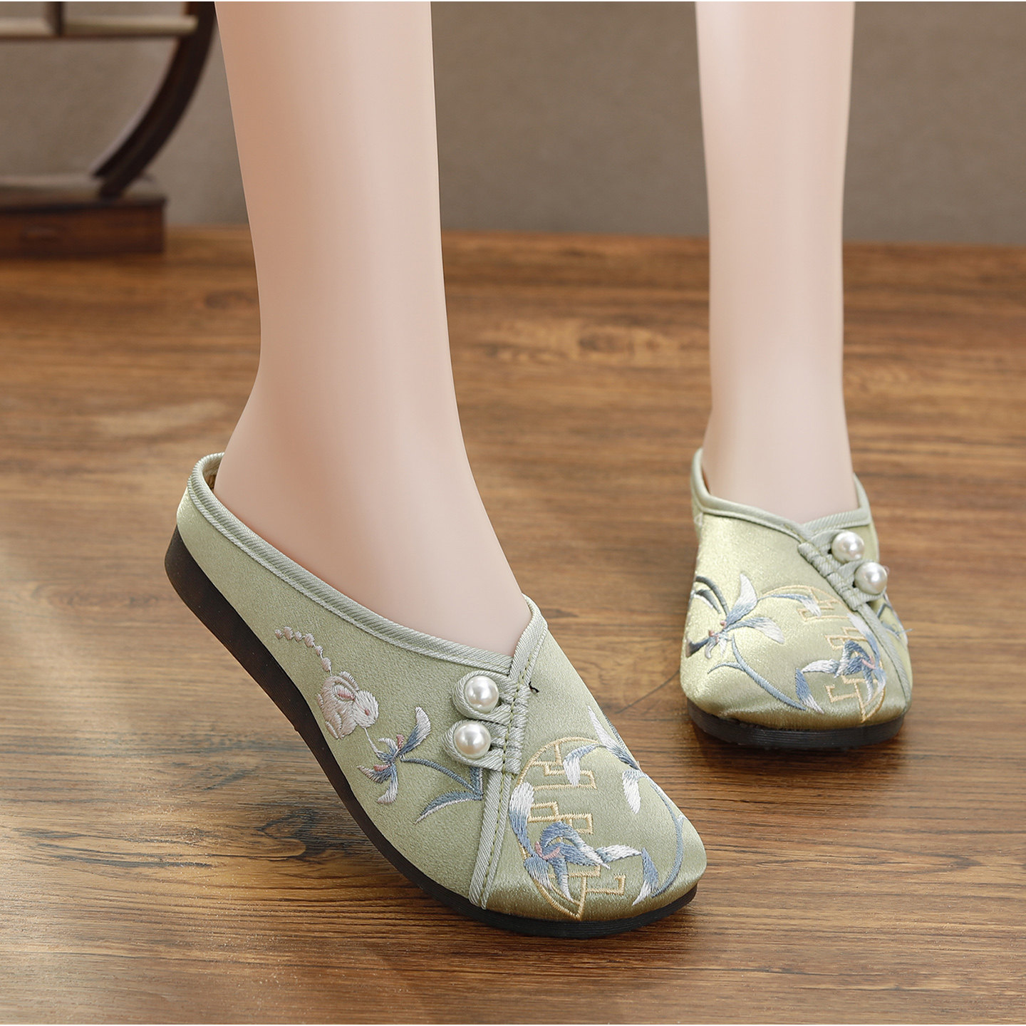 春夏新款老北京布鞋女式软底缎面复古民族风包头绣花拖鞋平底凉鞋