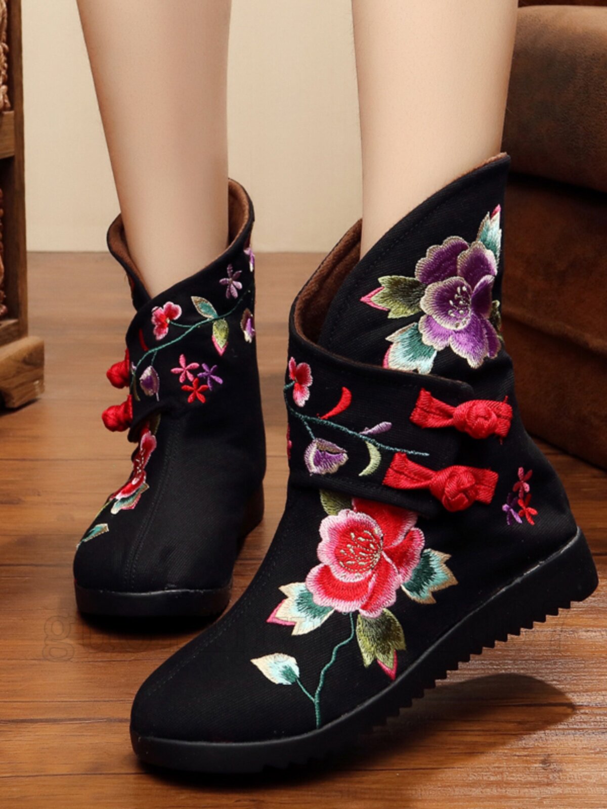 CHINESE STYLE EMBROIDERED COTTON BOOTS LOW HEEL OLD BEIJING CLOTH SHOES FLAT BOOTS ETHNIC STYLE VELVET WARM WOMENS CLOTH BOOTS AUTUMN AND WINTER