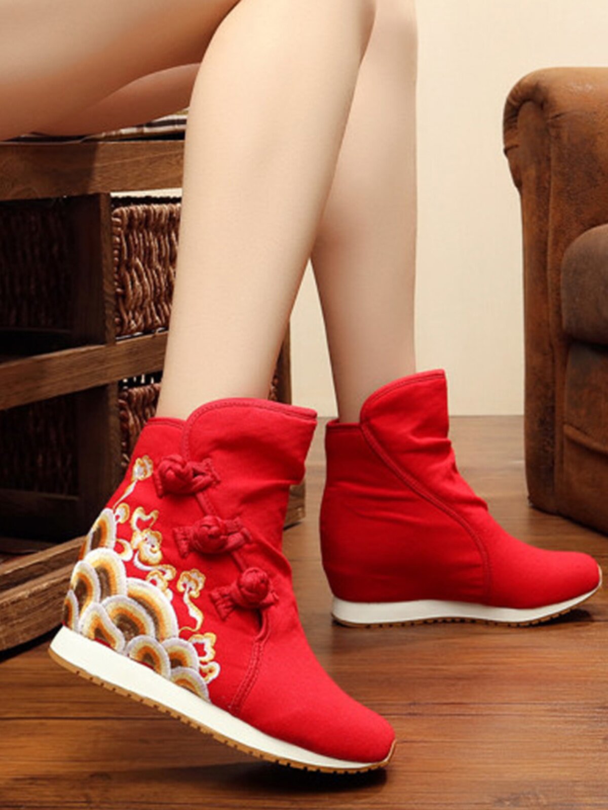 OLD BEIJING WOMENS CLOTH SHOES CASUAL EMBROIDERY BOOTS SHORT BOOTS ETHNIC STYLE WOMENS BOOTS INNER HEIGHTENED CLOTH BOOTS SINGLE BOOTS SEA WAVES COTTON SHOES