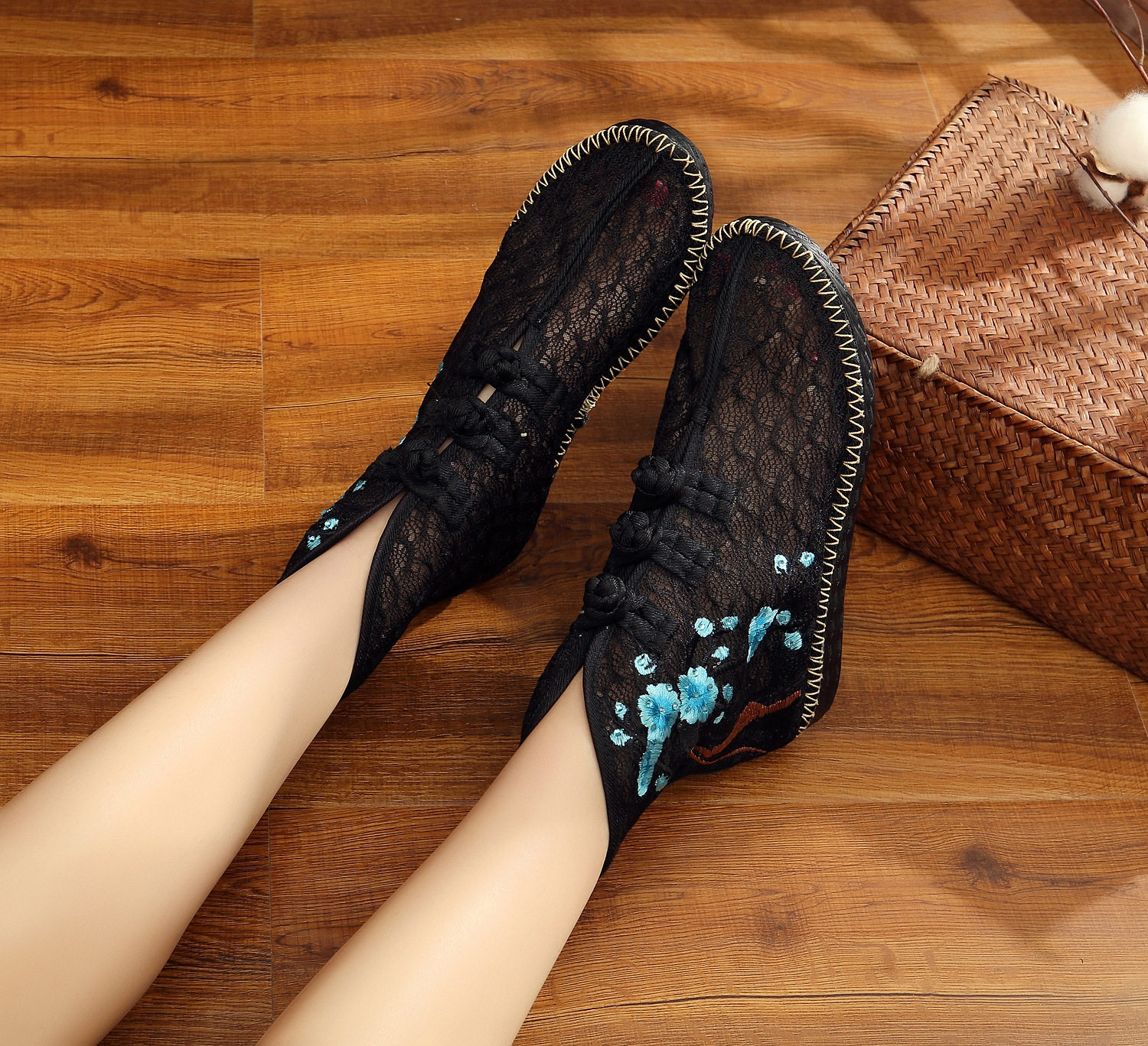 OLD BEIJING CLOTH BOOTS MESH AUTUMN BOOTS LACE FLAT BOTTOM BREATHABLE NATIONAL STYLE BUCKLE EMBROIDERED SHOES WOMENS SINGLE SHOES SUMMER BOOTS SHORT TUBE