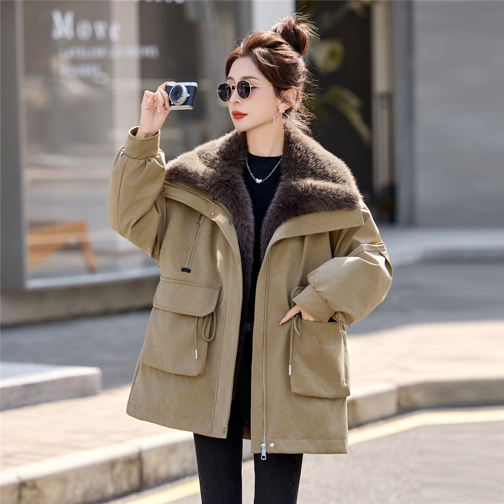 美拉德风大翻领羽绒服女