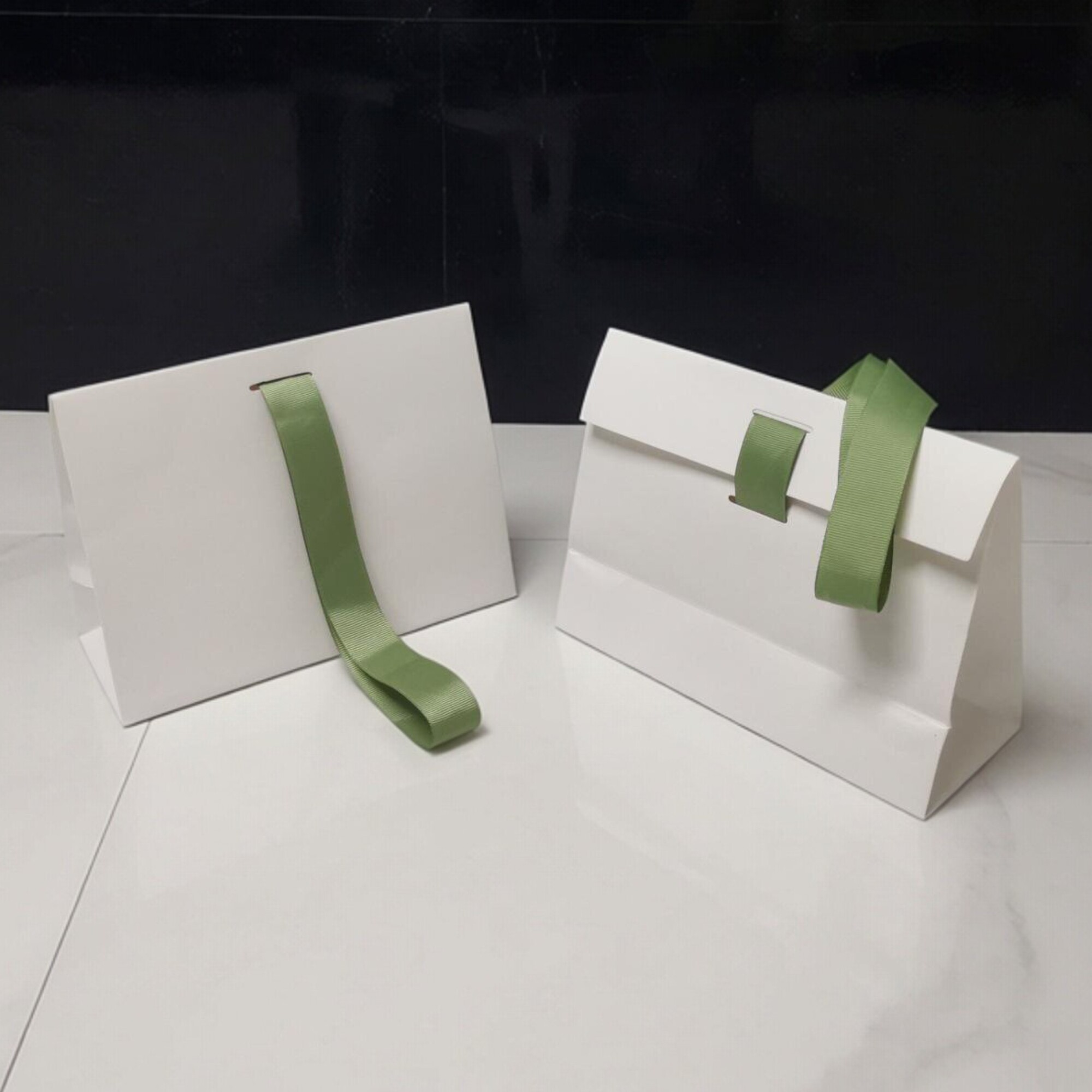 创意礼物盒白色牛皮纸手提袋订制logo伴手礼包装袋通用医美化妆品