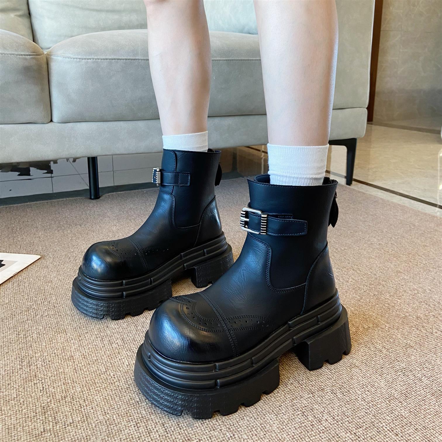 厚底皮带扣马丁靴女2025冬季新款英伦风百搭轻便时装靴短靴潮