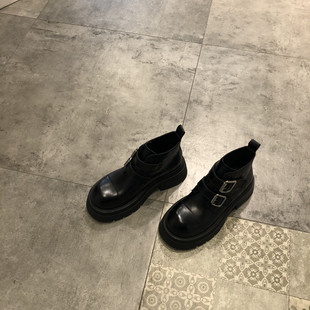 黑色皮带扣马丁靴女欧美时尚厚底短靴甜酷风时髦骑士靴中跟