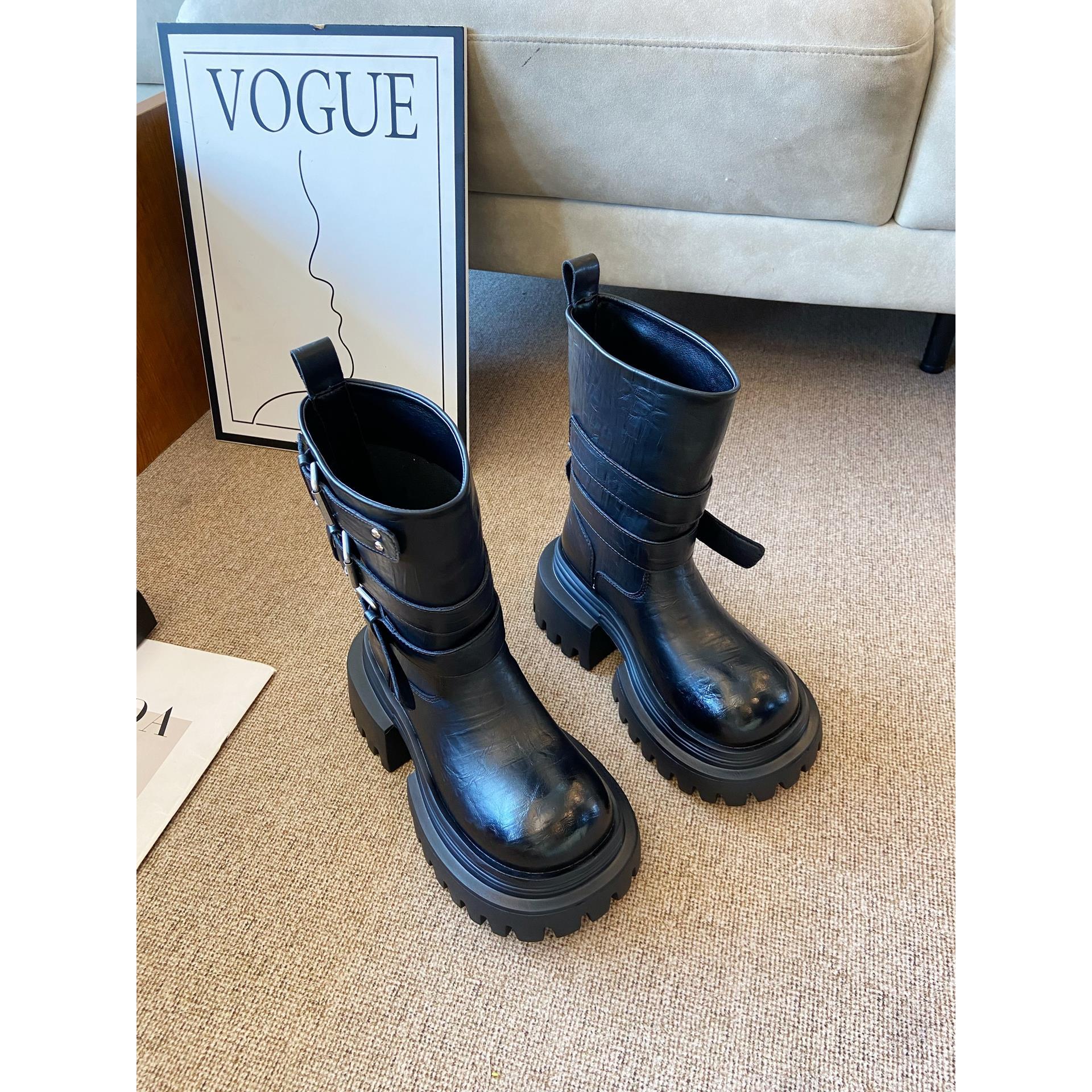 欧美网红街拍潮英伦风皮带扣马丁靴女厚底机车靴中筒黑色皮靴