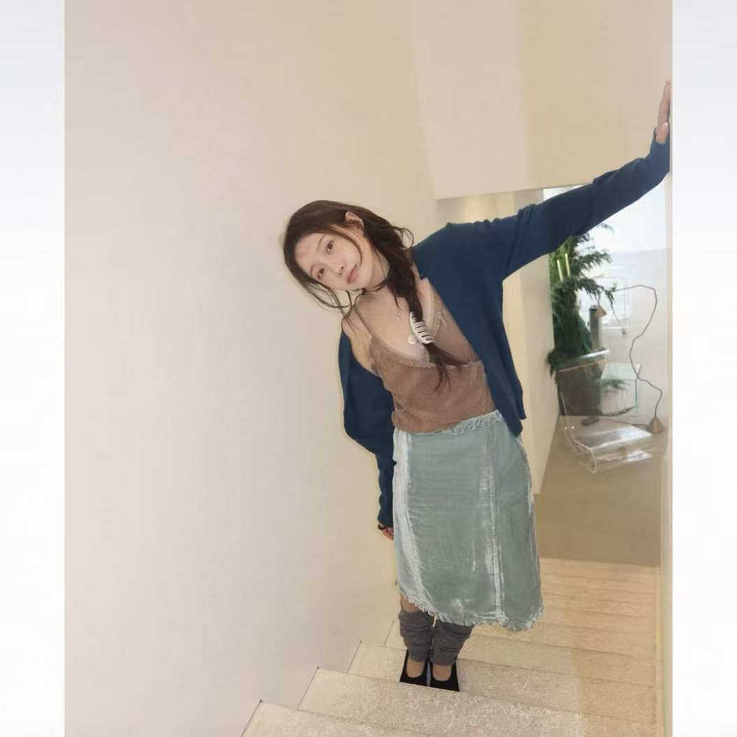 【现货】ATELIEREDITION韩国高腰半身裙宽松百搭拉链设计毛衣外套