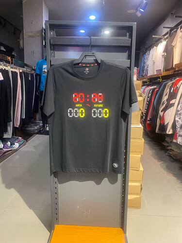 安踏男款短袖T恤，L/175，时尚数码印花，宽松版，面料舒服透气