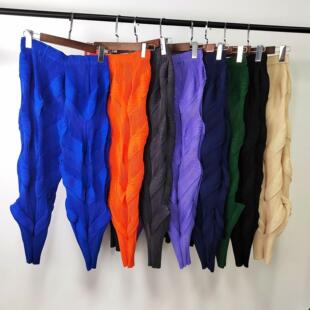 2023外贸新款性感麻花裤子女三宅设计感高端时尚褶皱小脚铅笔裤