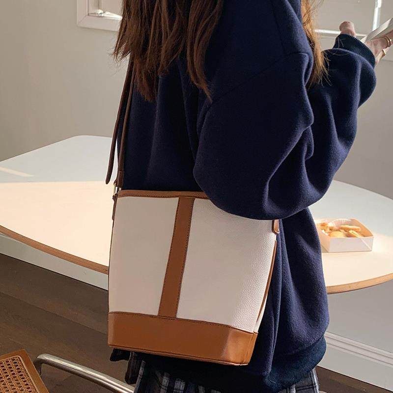 包包2025秋冬新款复古时尚简约高级感拼接水桶包百搭单肩斜挎包女,箱包皮具/热销女包/男包,通用款女包,淘宝优惠券,粉丝福利购,淘宝优惠卷