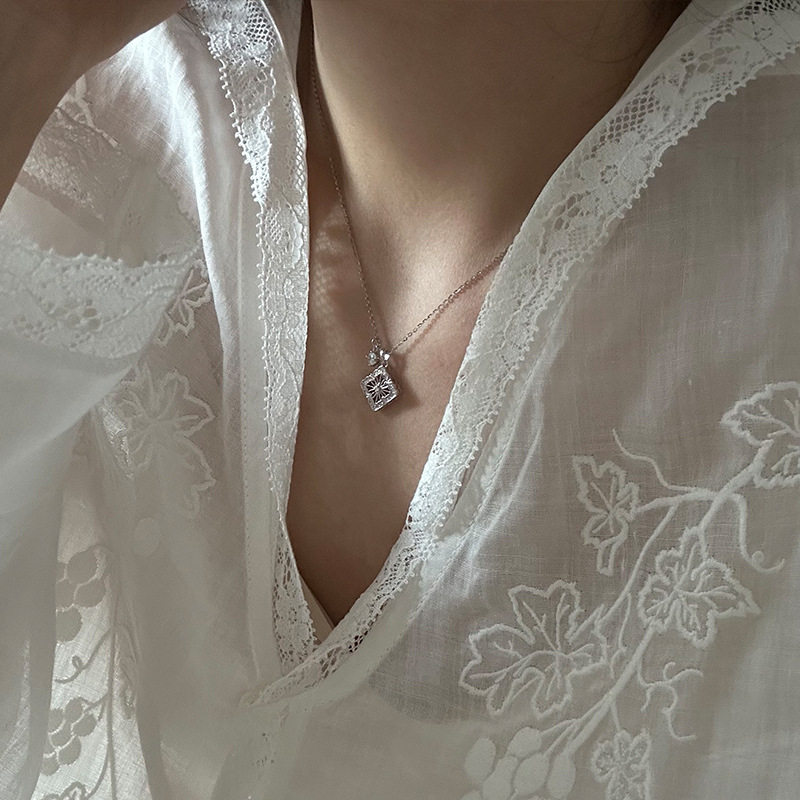韩版s925纯银镶钻四叶草锆石项链女轻奢个性高级感通勤精致锁骨链
