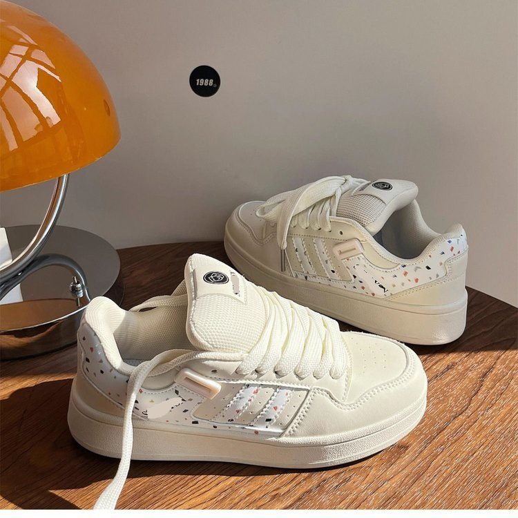 港风厚底米白色面包鞋女ins复古学院风休闲运动板鞋2025秋季新款