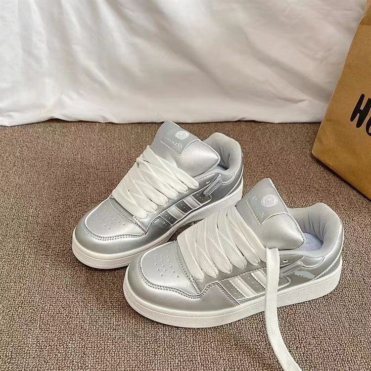 美式复古小众银色面包鞋女ins潮2026秋季新款百搭休闲运动板鞋子