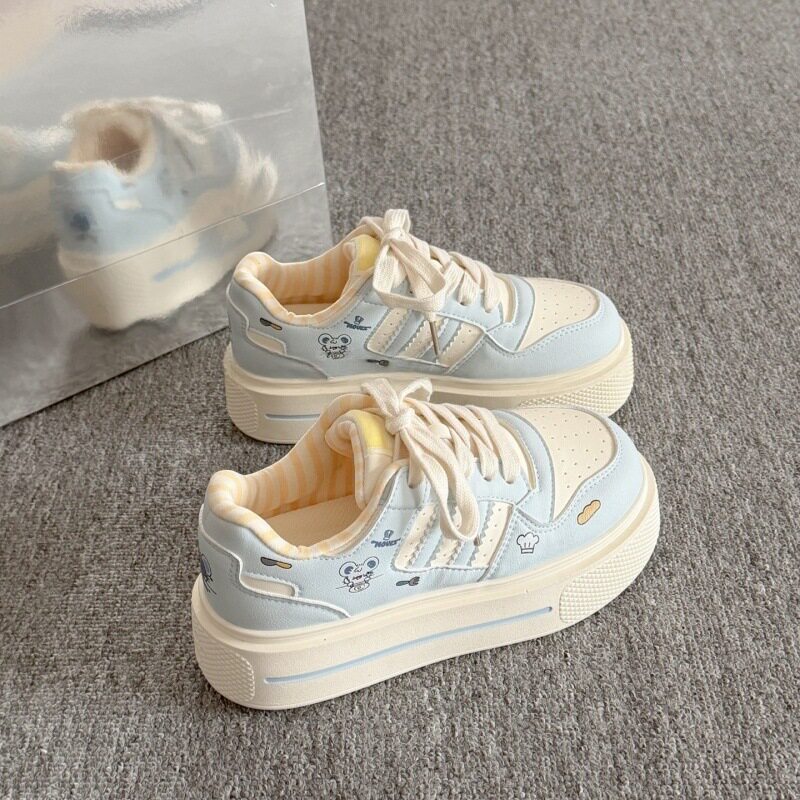厚底小白鞋女2026新款春季百搭面包鞋配阔腿裤的学生休闲板鞋