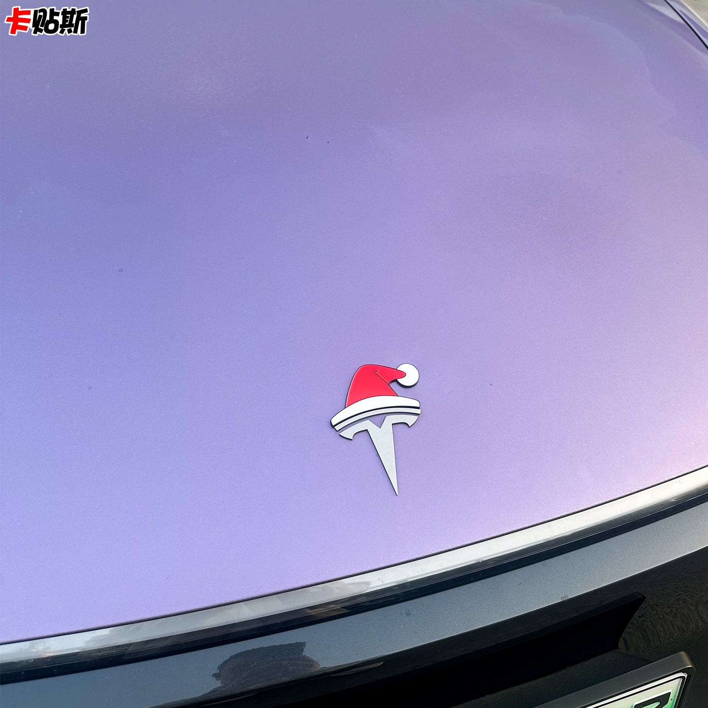 特斯拉汽车车标圣诞小红帽装饰