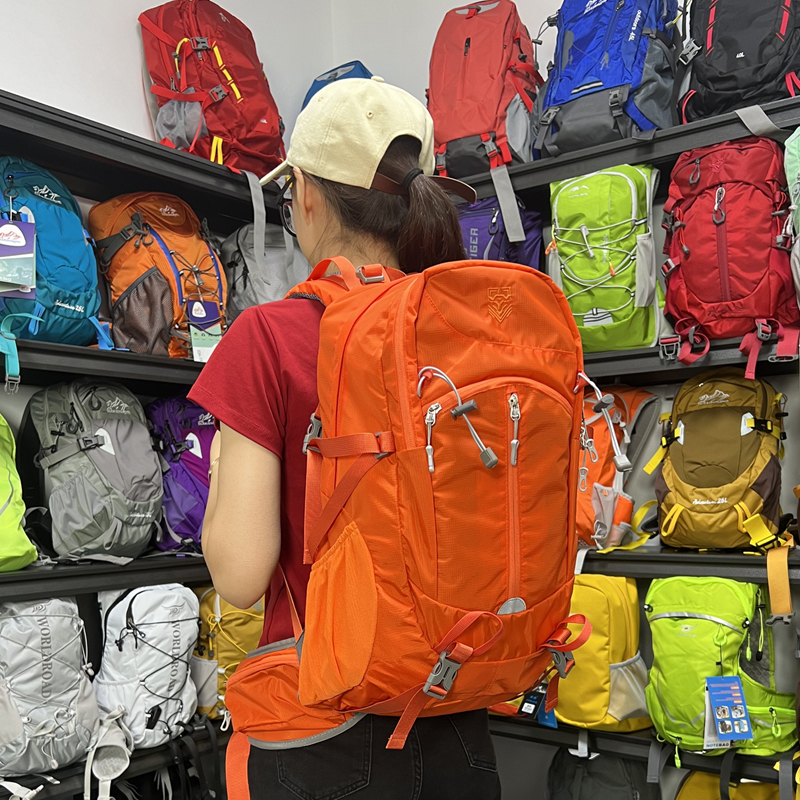 户外登山包30L悬浮支架可拆