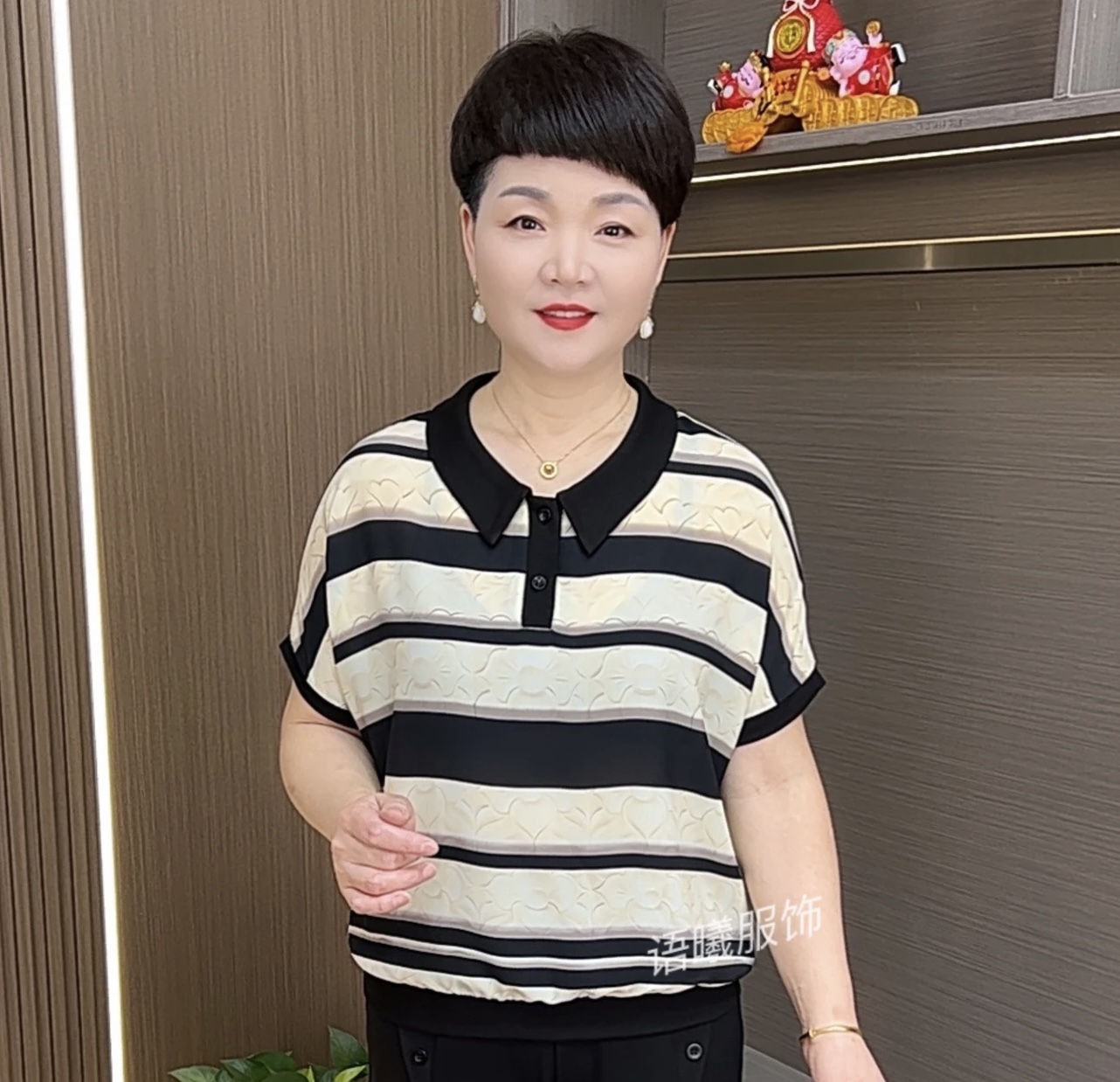 妈妈夏装条纹短袖t恤女2025夏季新款中老年宽松大码翻领显瘦上衣
