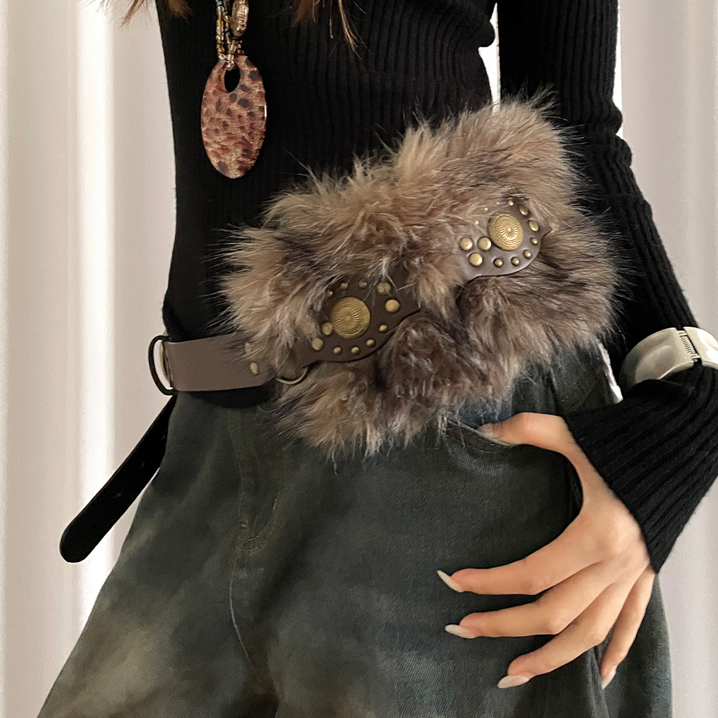 复古美拉德辣妹风毛绒铆钉腰带女