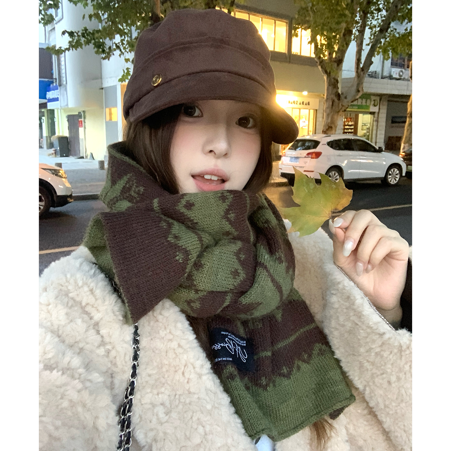 复古氛围感绿咖雪花针织围巾女