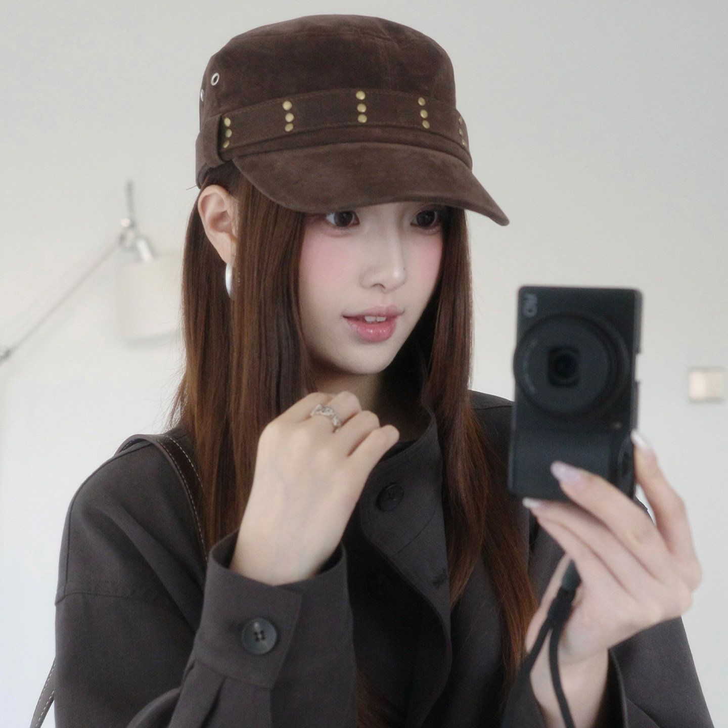 复古美拉德风麂皮绒面铆钉马术帽子女秋季显脸小平顶鸭舌帽棒球帽