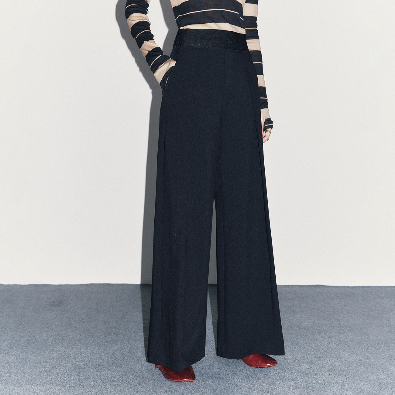 松紧腰单褶宽松阔腿休闲裤长裤女