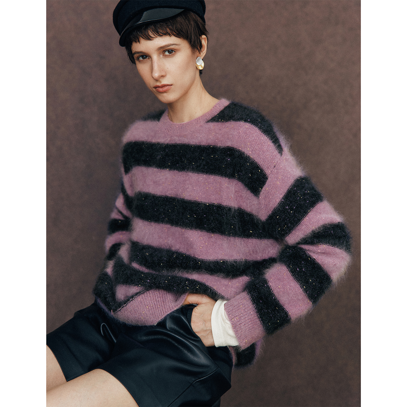 圆领宽松落肩条纹针织毛衣女