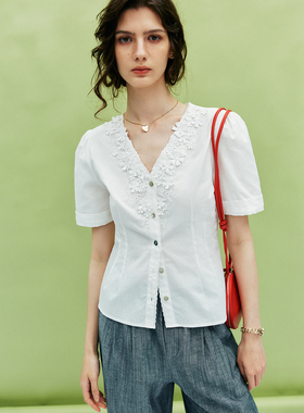 现货【韩系气质】 1OO%棉  法式通勤V领立体绣花短袖修身显瘦衬衫