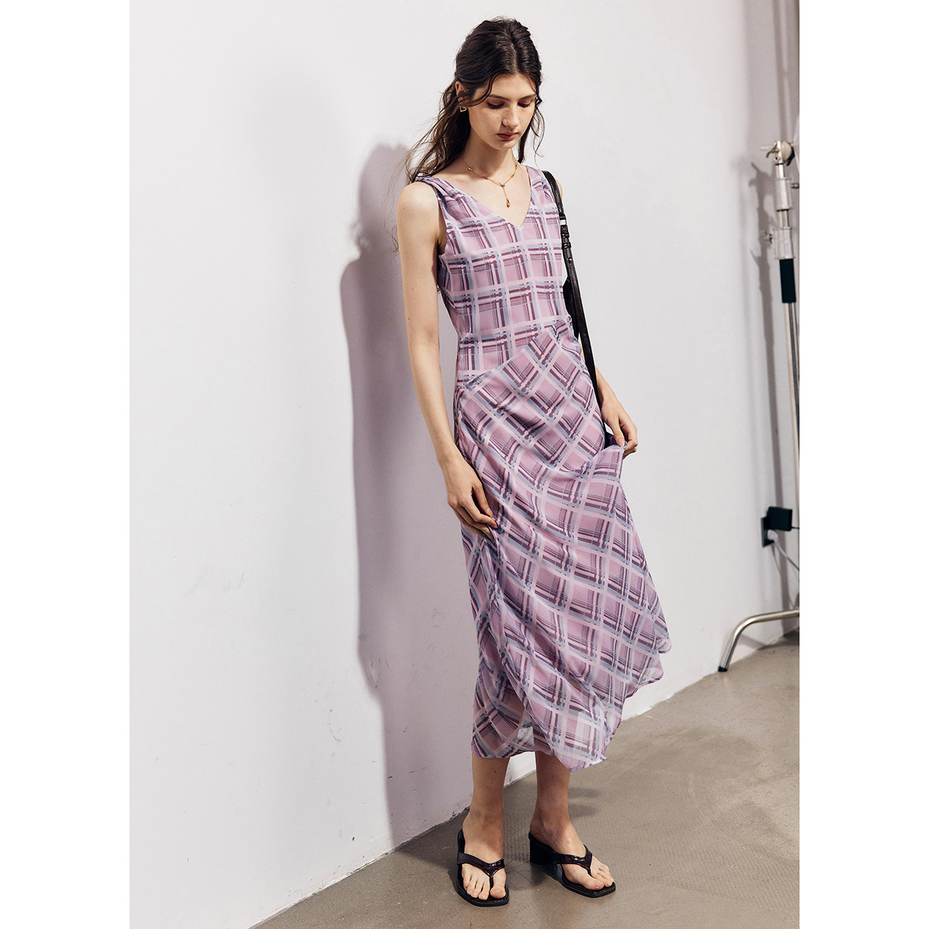 现货【格纹元素】夏季格纹V领宽肩带中长款收腰扭结肩带连衣裙女,女装/女士精品,连衣裙,淘宝优惠券,粉丝福利购,淘宝优惠卷