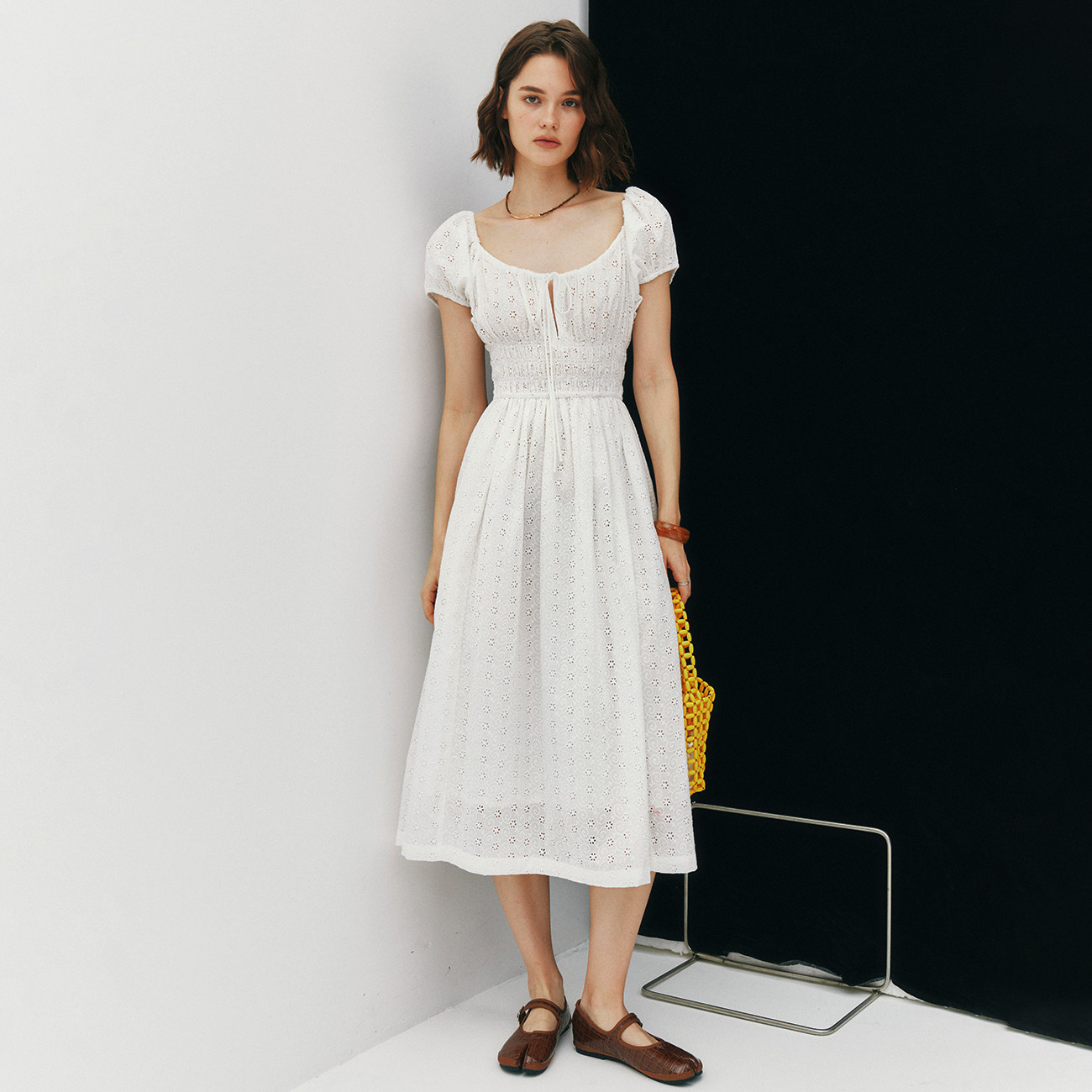 重工雕孔刺绣法式圆领连衣裙