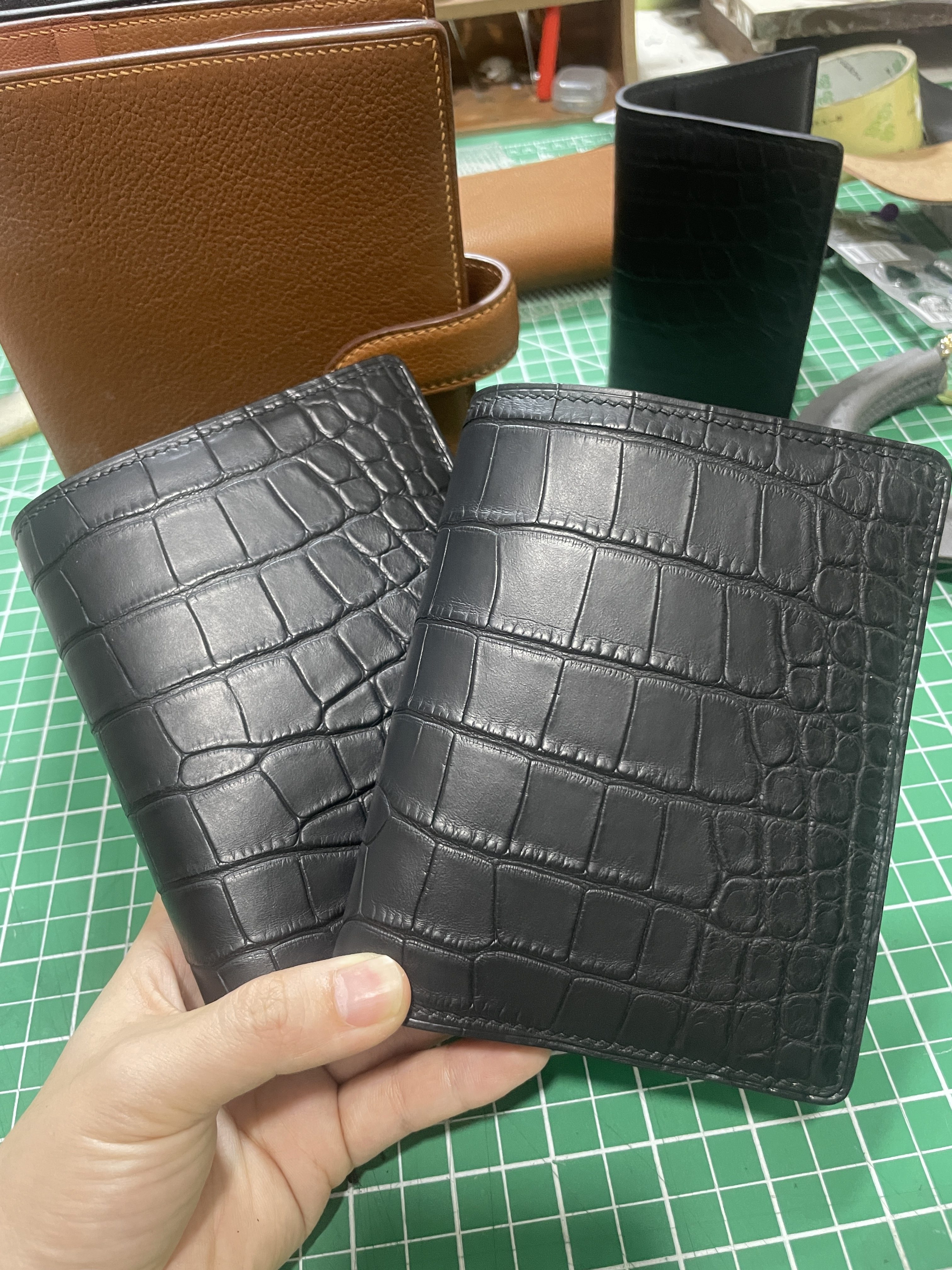 美洲鳄鱼皮手帐A7手工制作纯水染美洲鳄鱼皮K环图片