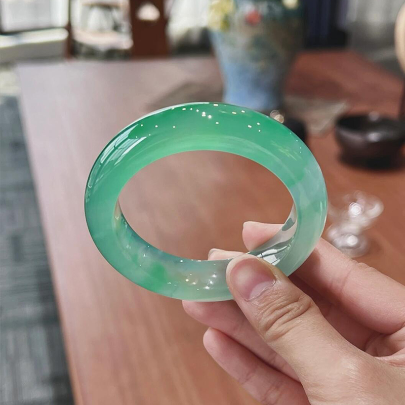 【全网热销3+W的翡翠玉手镯】