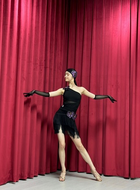 Pepe斜肩自带胸垫底扣上衣流苏半裙显高拉丁舞服套装包含发带手套