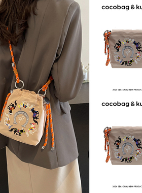 日本JGP马丽同款刺绣马手机包斜挎上班小拎包女帆布包散步手机包