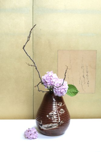 陶瓷器陶瓷花瓶摆件花器花插花器辰砂釉 剔刻梅枝图圈纹瓶