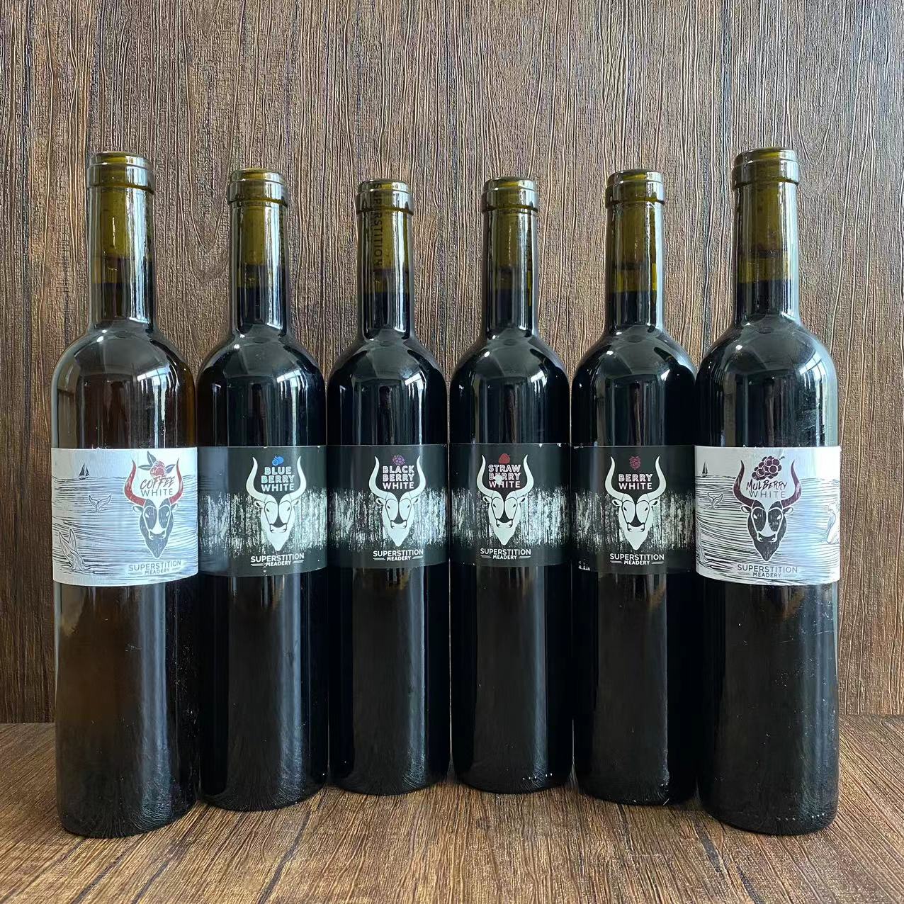 迷信皓白紫色蓝色棕色贝瑞蜂蜜酒