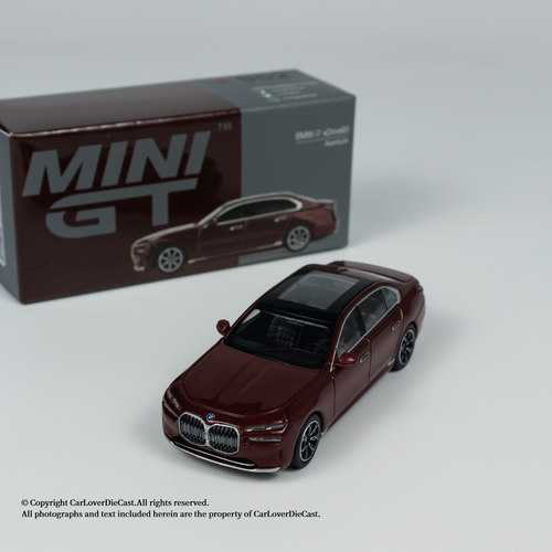 MINIGT 1:64 宝马 BMW i7 xDrive60 砂金石红金属漆 合金汽车模型